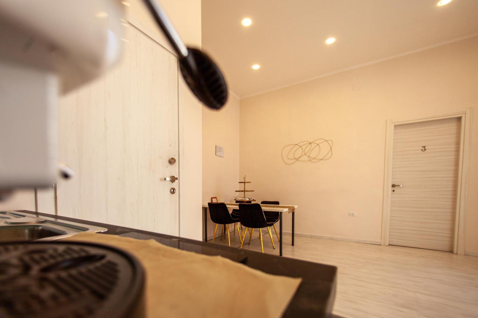 Airport Luxury Rooms نابولي المظهر الخارجي الصورة